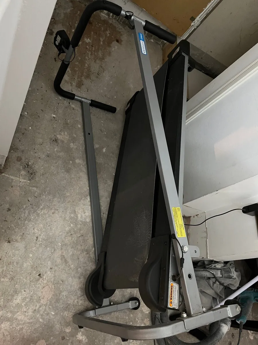 Folding manual treadmill - Image 1