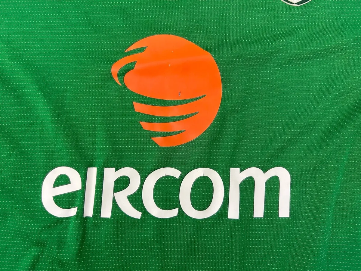 Vintage 2004 Umbro Ireland Long Sleeve Jersey M - Image 3