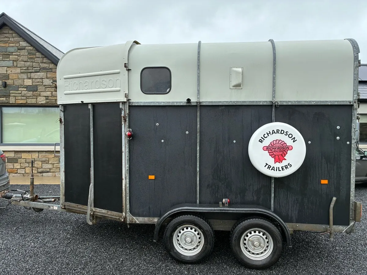 Richardson supreme horsebox - Image 1