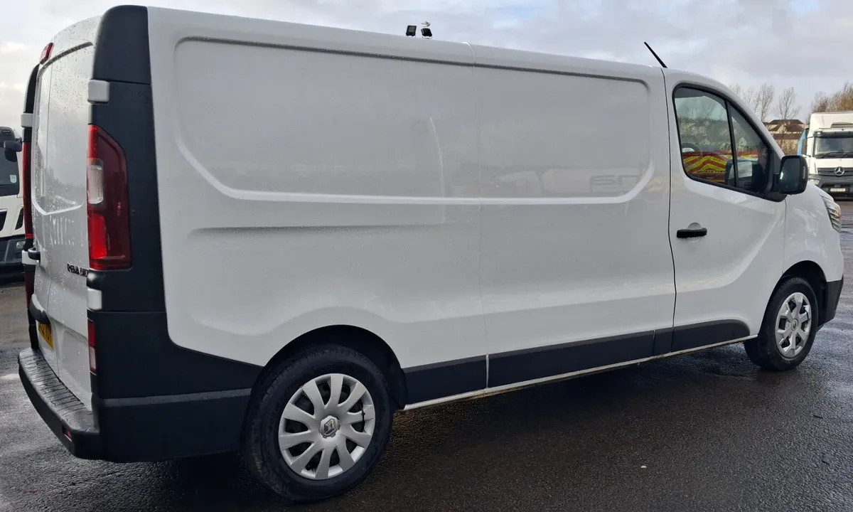 2022 Renault Trafic Panel Van - Image 4