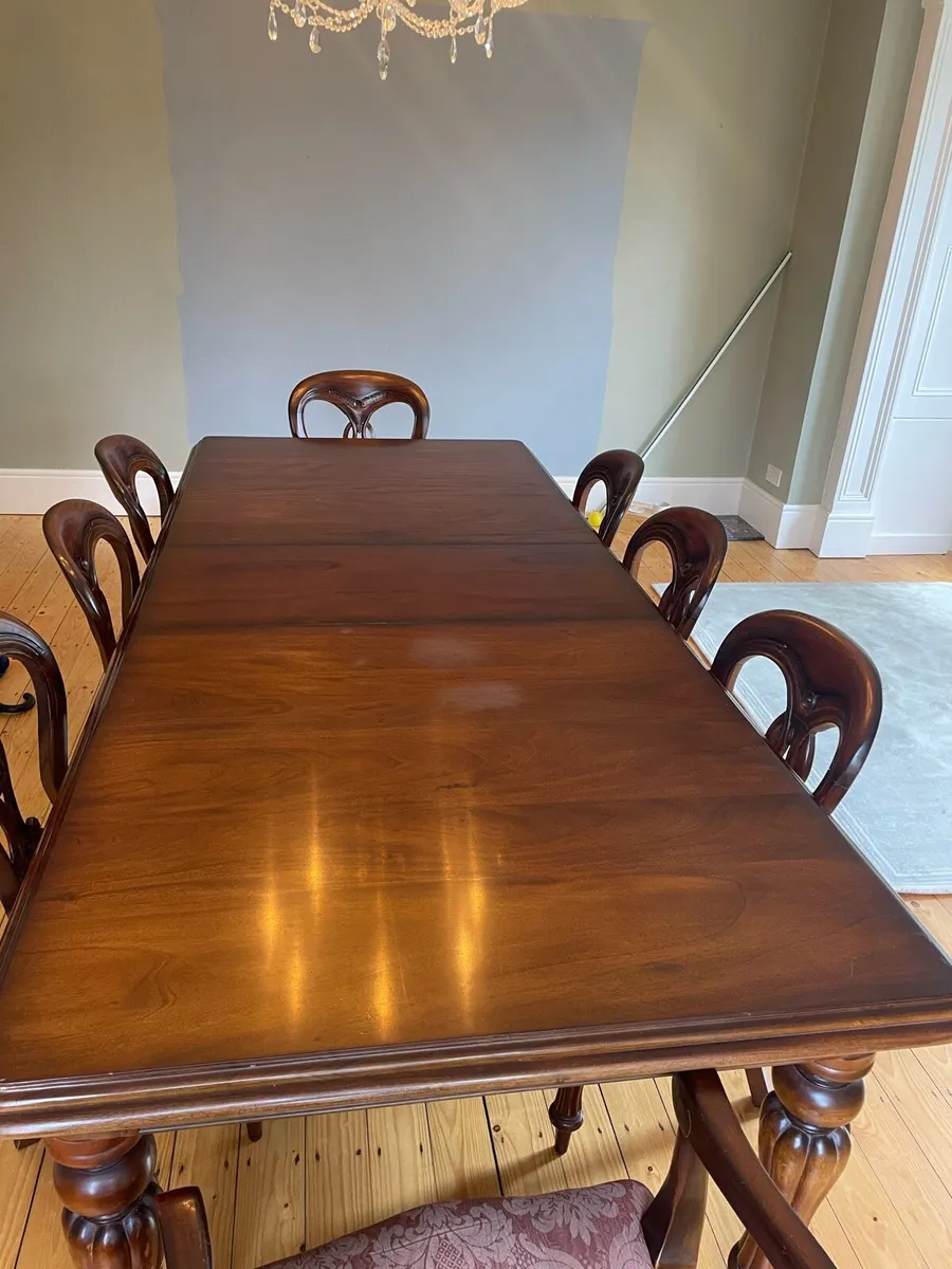 Extendable solid wood dining table & 8 chairs - Image 4