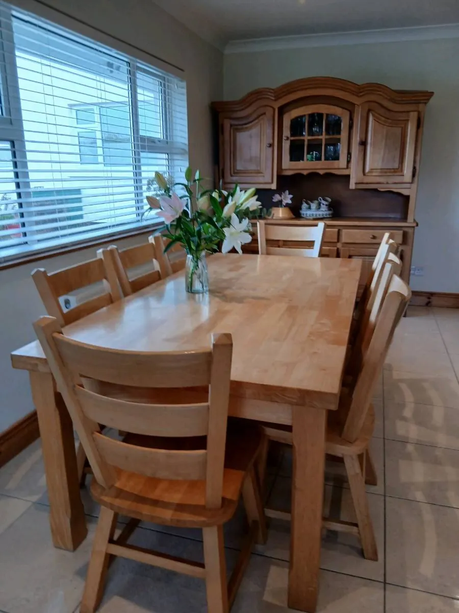 Table & 8 chairs - Image 2