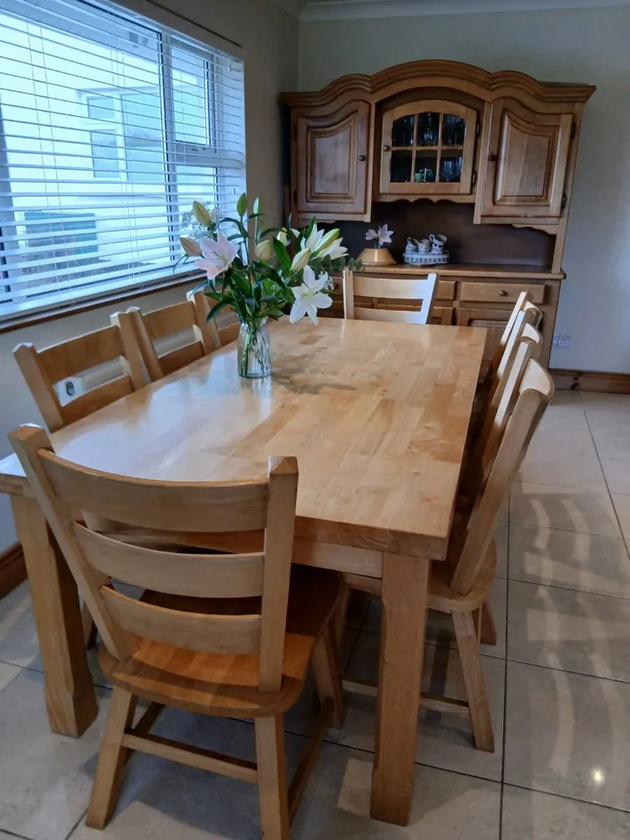 Table & 8 chairs - Image 1