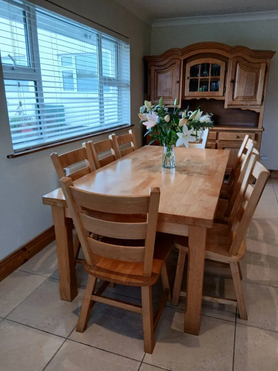 Table & 8 chairs - Image 3