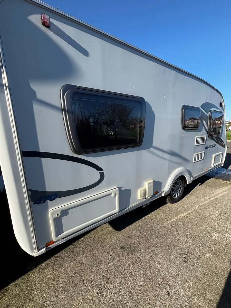 Sterling Europa 470 2010 4 Berth Fixed bed - Image 4