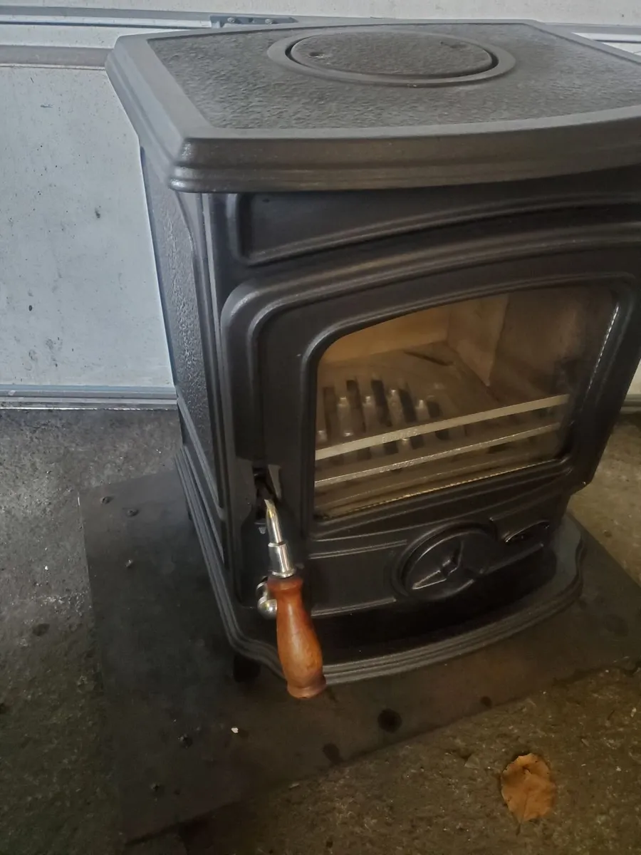 Stanley Oisin 6kw. Solid fuel stove as new - Image 4