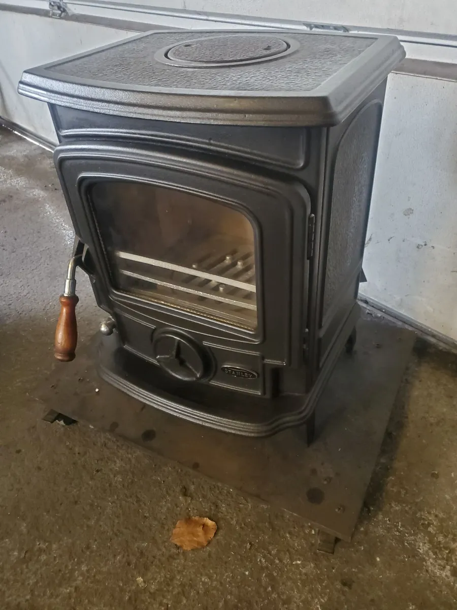 Stanley Oisin 6kw. Solid fuel stove as new - Image 1