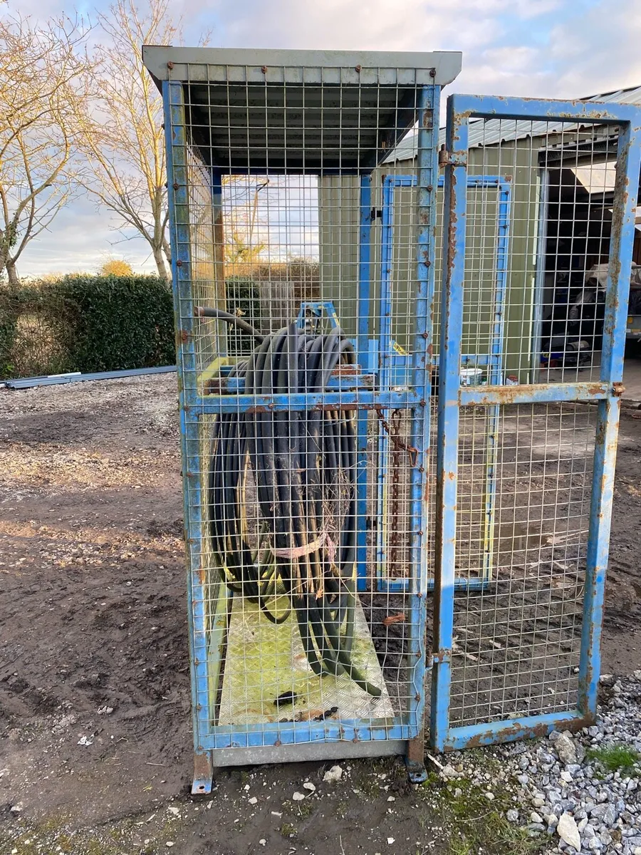 Cylinder Cage - Image 2