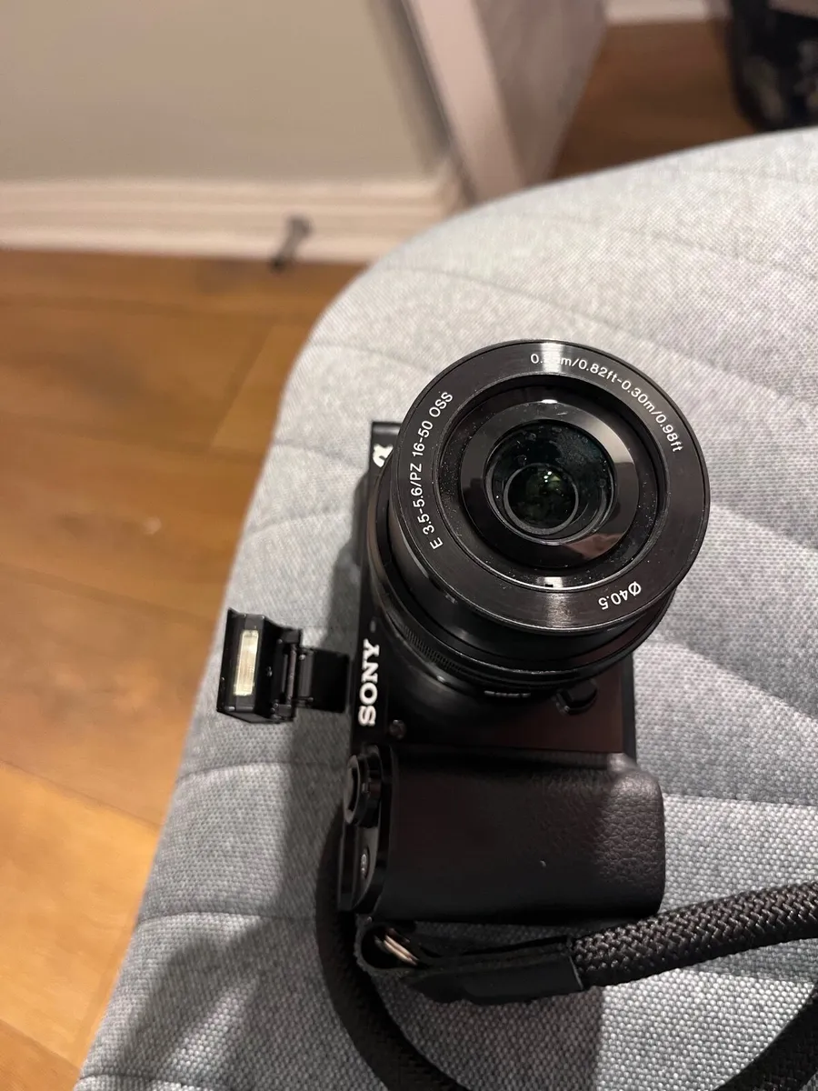 Sony A6100 Camera + 16-50mm Lens + 64G card+ Strap - Image 4