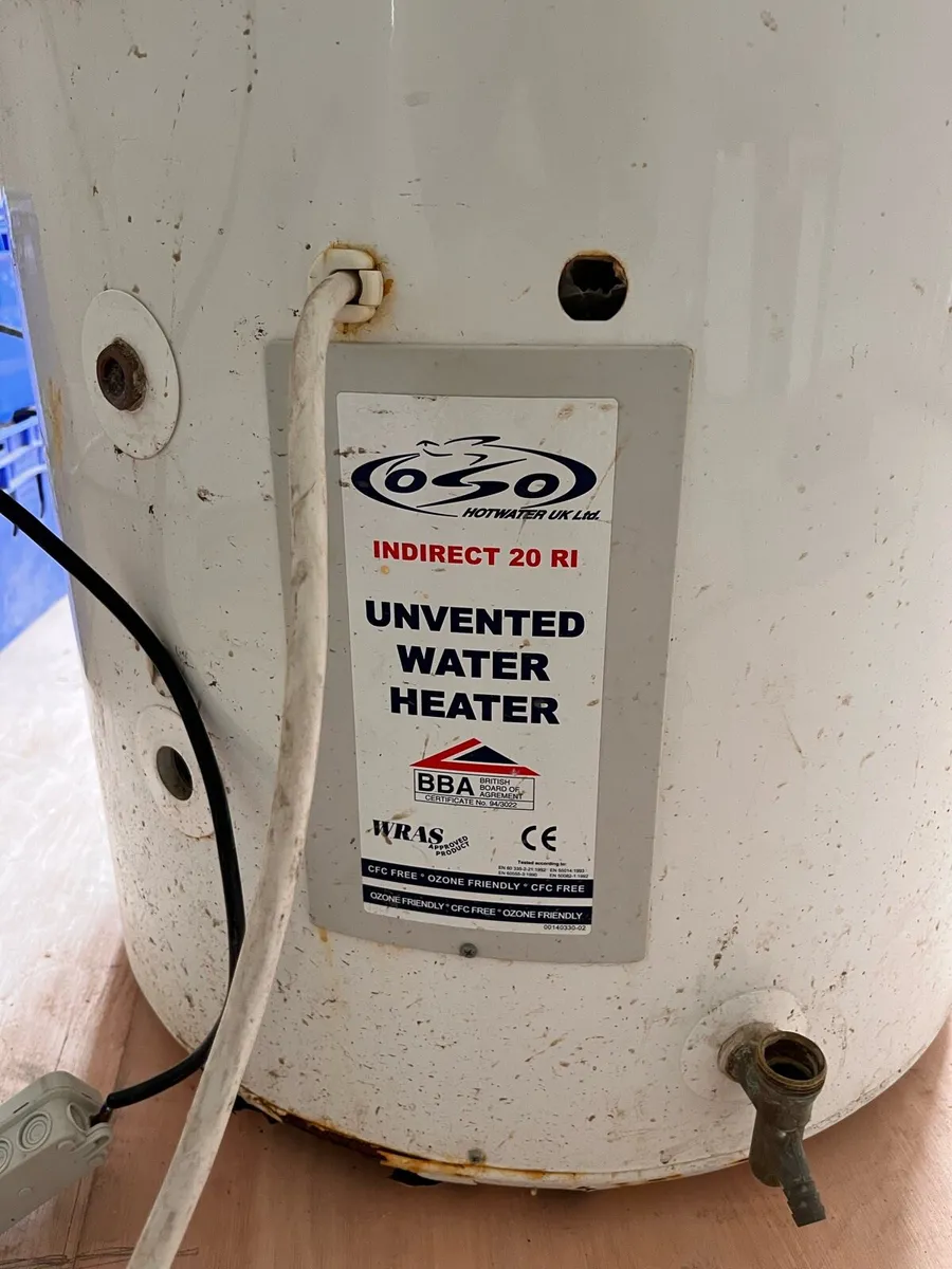 Stainless steel hot water cylinder 330 ltr - Image 3