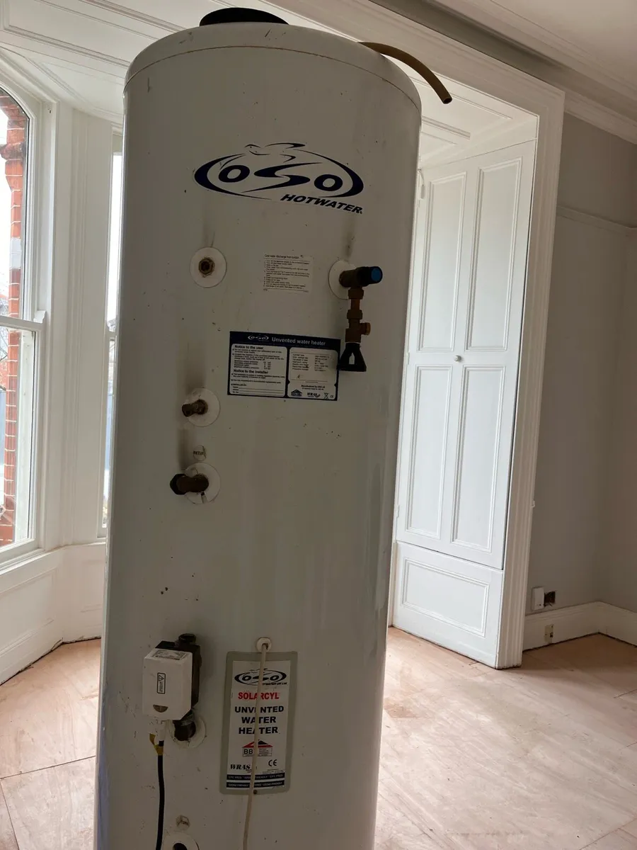 Stainless steel hot water cylinder 330 ltr - Image 1