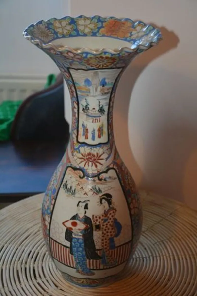 Large porcelain Japanese vase - Image 1