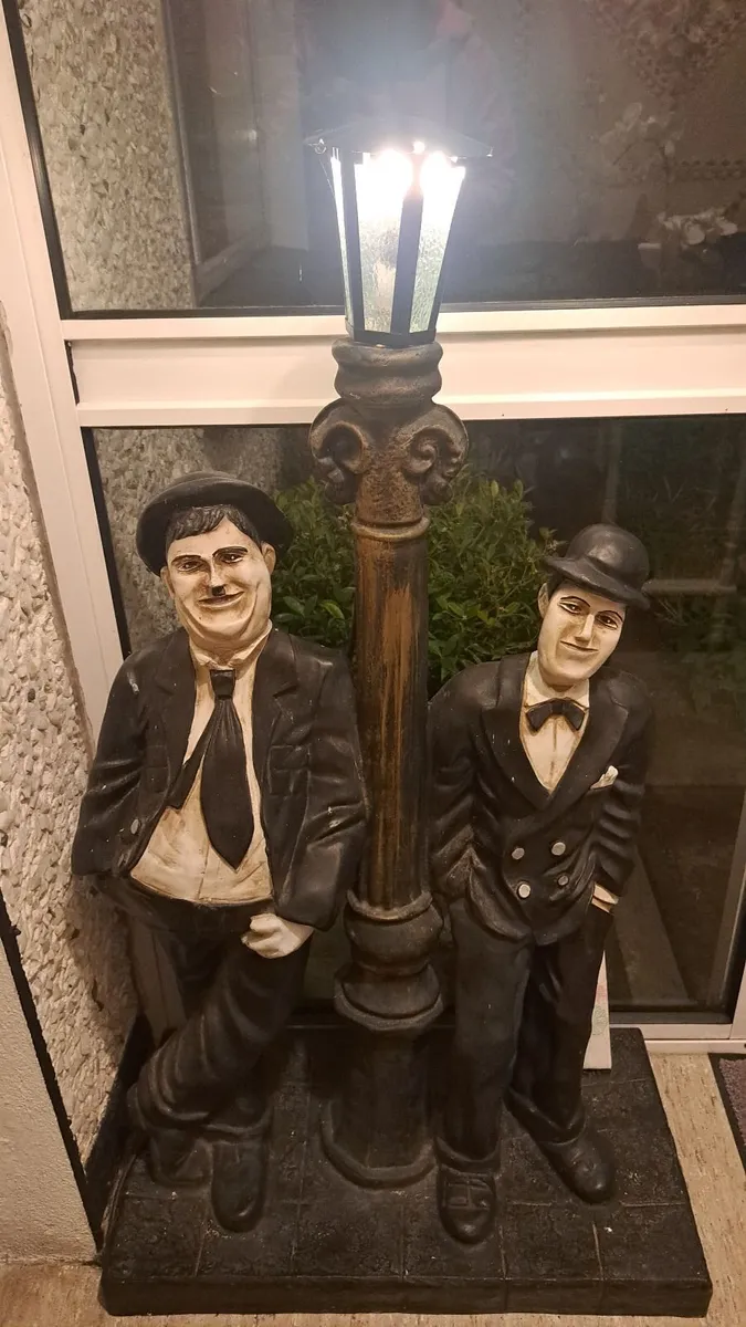 Unique collectible Laurel & Hardy lamp statues – p