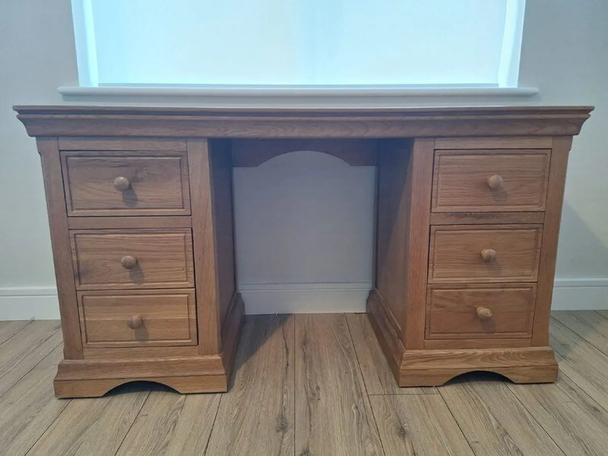 Dressing table/ work desk - Image 1