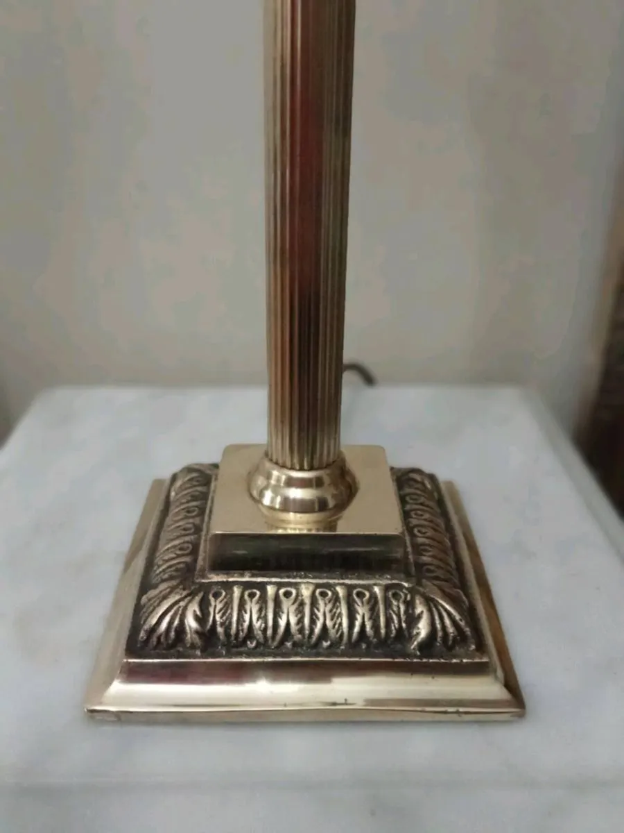 Vintage brass Corinthian lamp POSTAGE AVAILABLE - Image 2