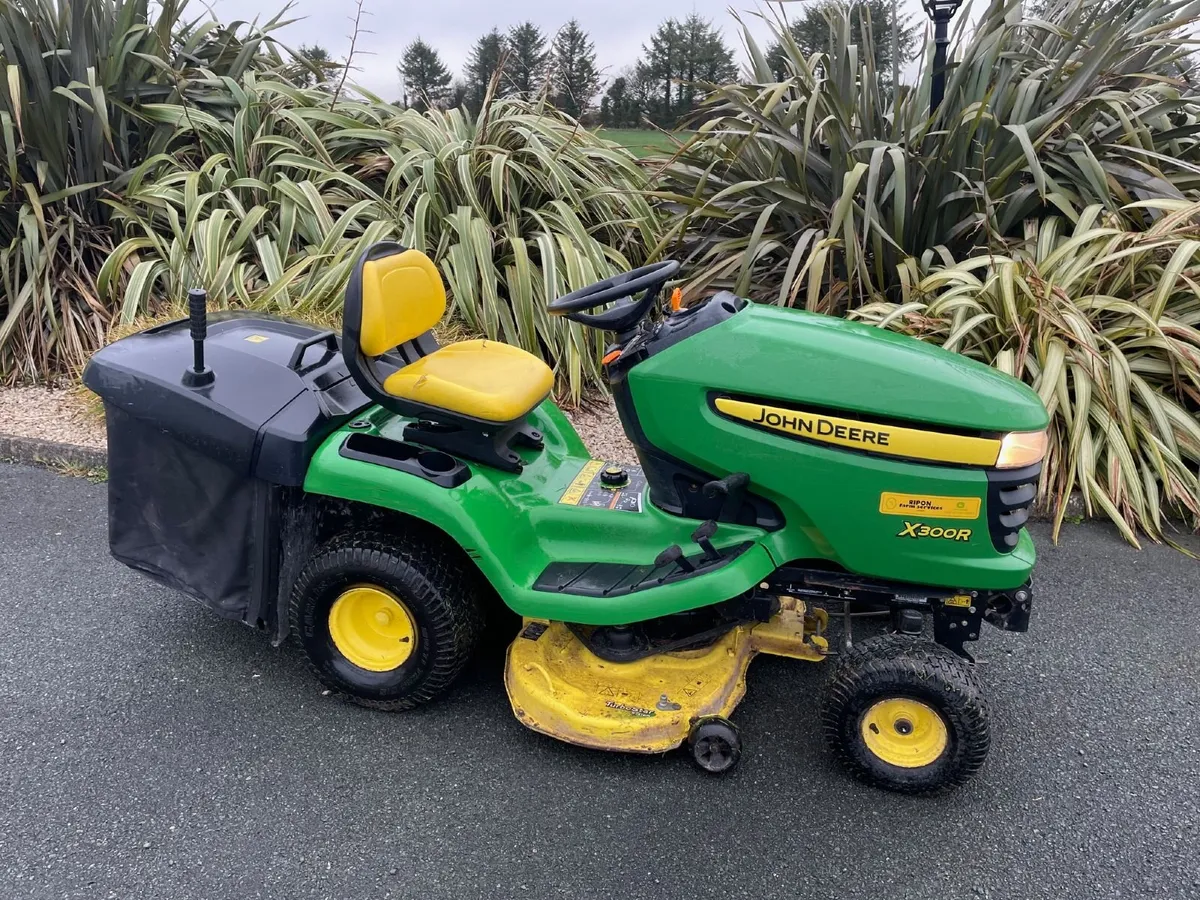 John Deere X300R Ride-On Lawnmower - Image 3