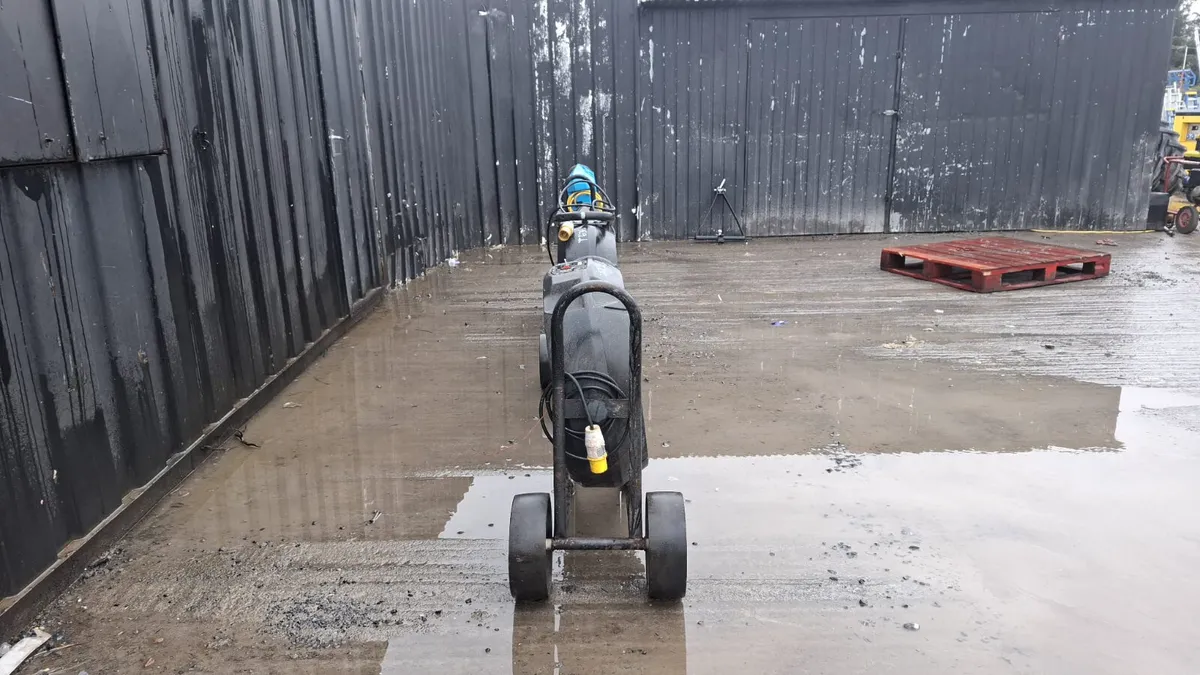 Selection of 110V Fans – Industrial Site Fans - Image 4