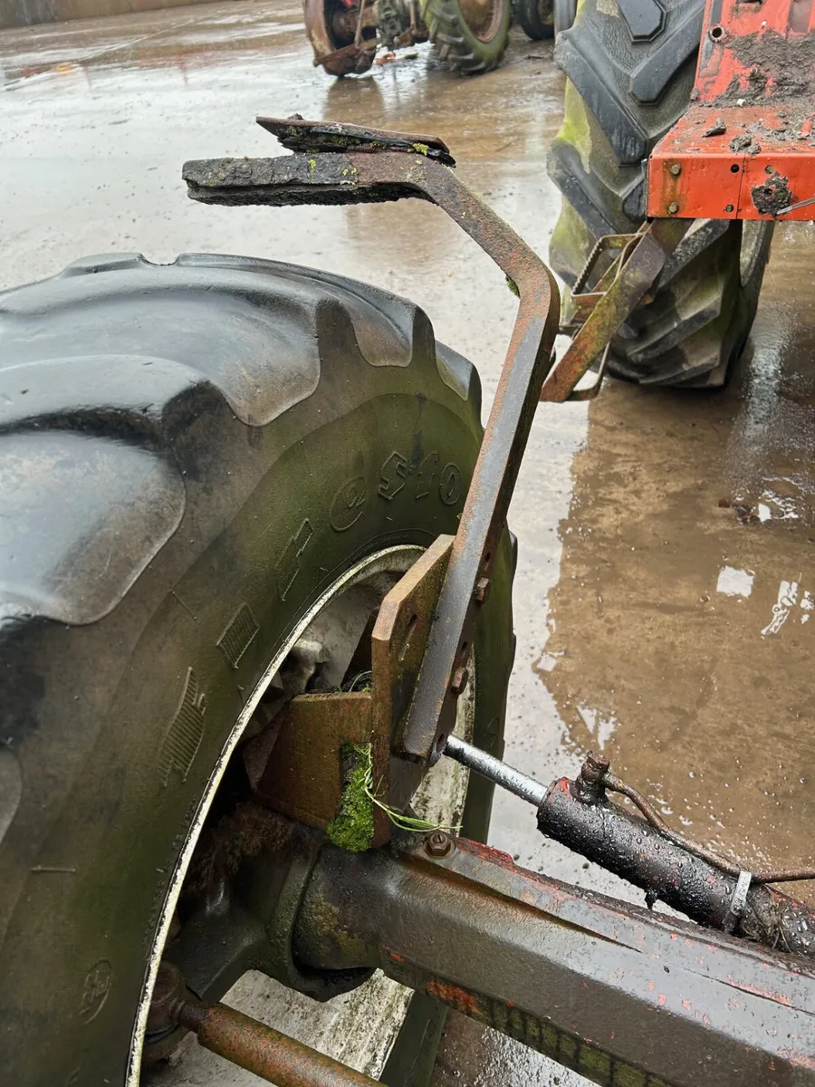 Original Fiat Mudguard Brackets - Image 3