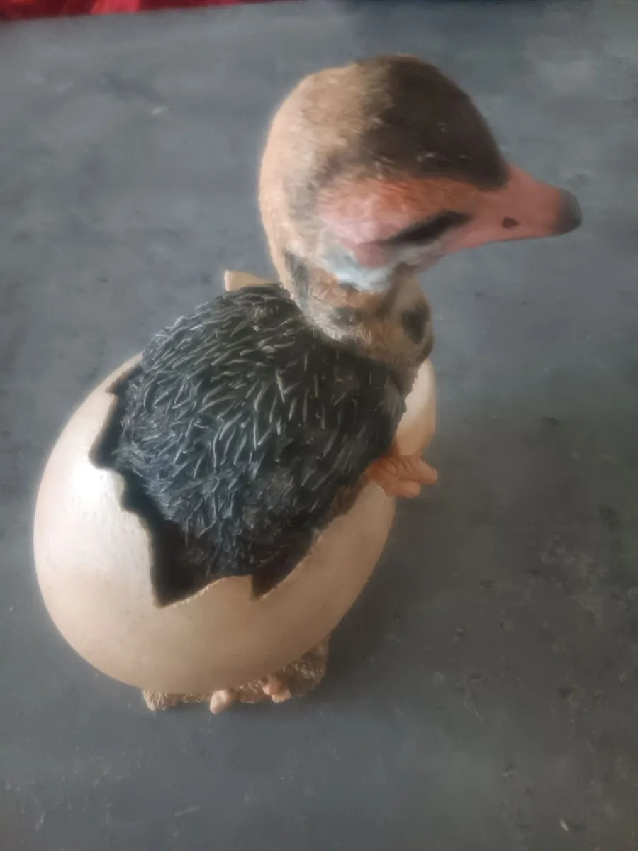 Wildlife figurine - Image 1