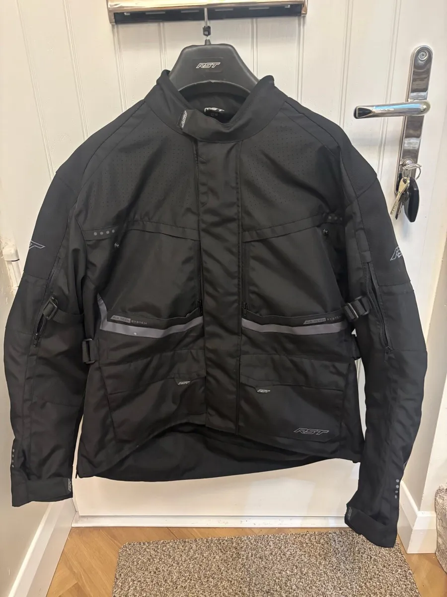 HJC RPHA 11, RST Boots, RST textile jacket - Image 4