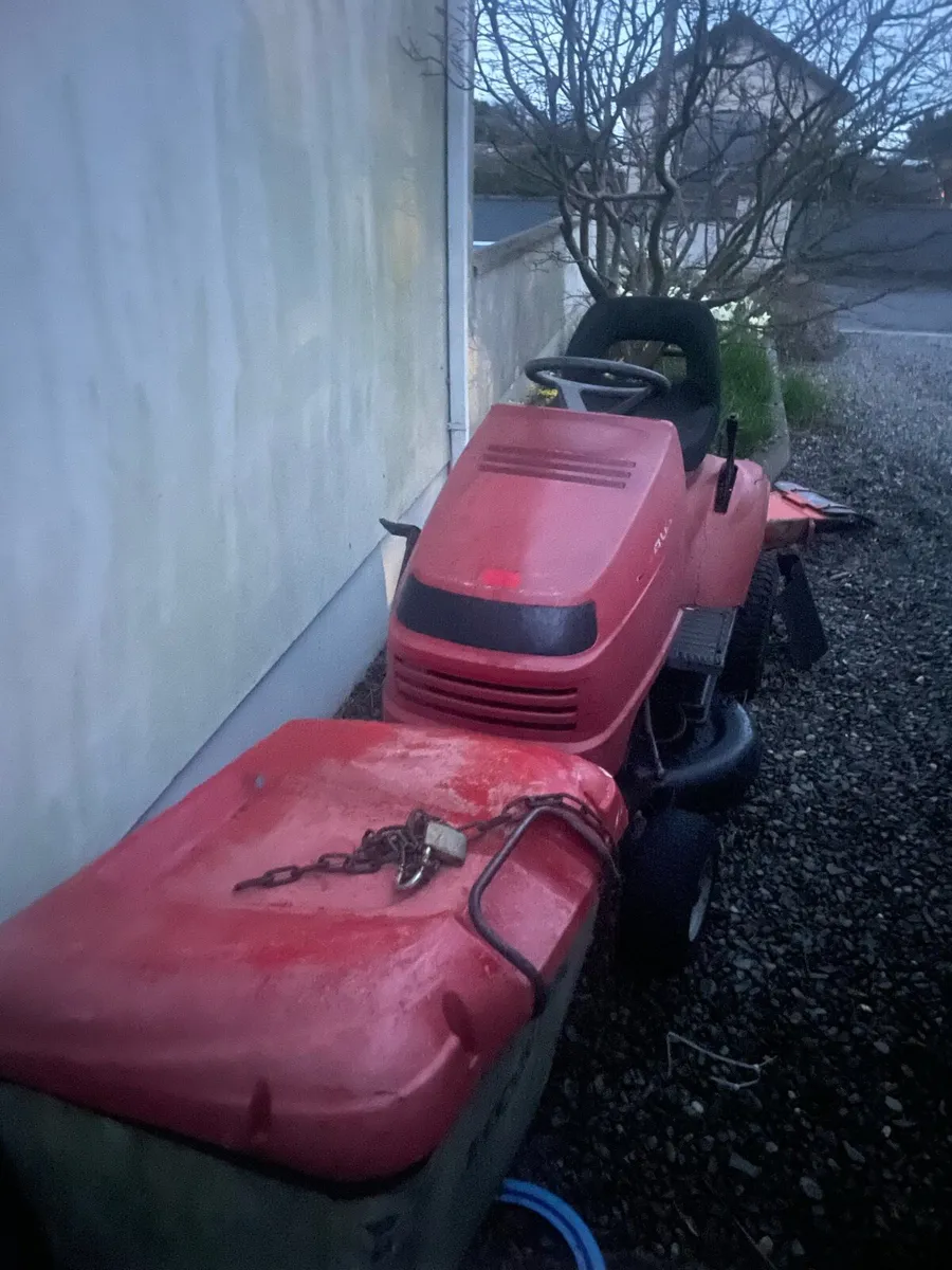 Honda ride on lawnmower - Image 1