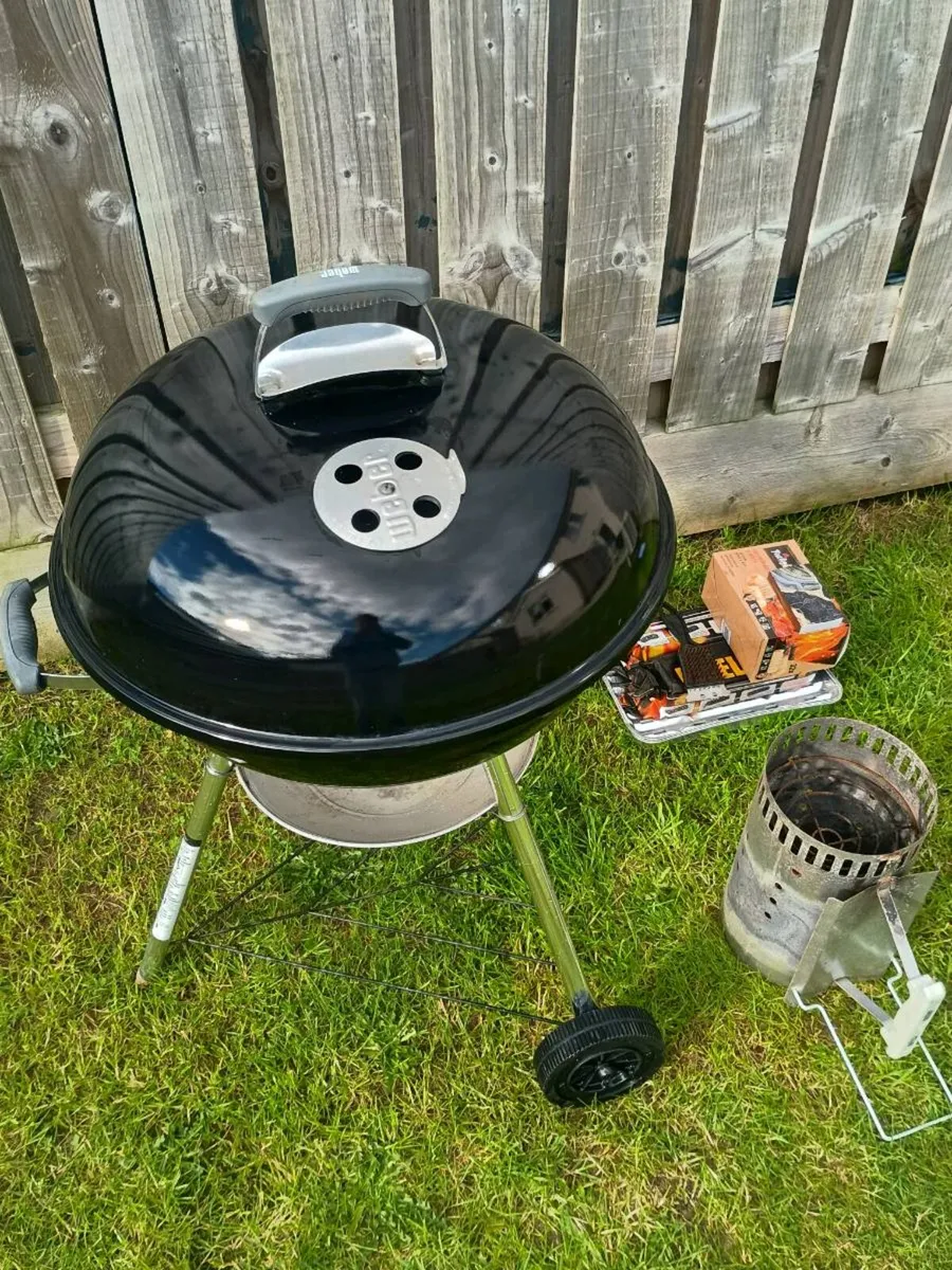 Weber Large BBQ + accessories - Image 1