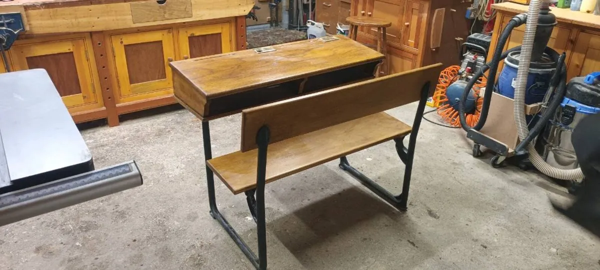 School desk - Image 2