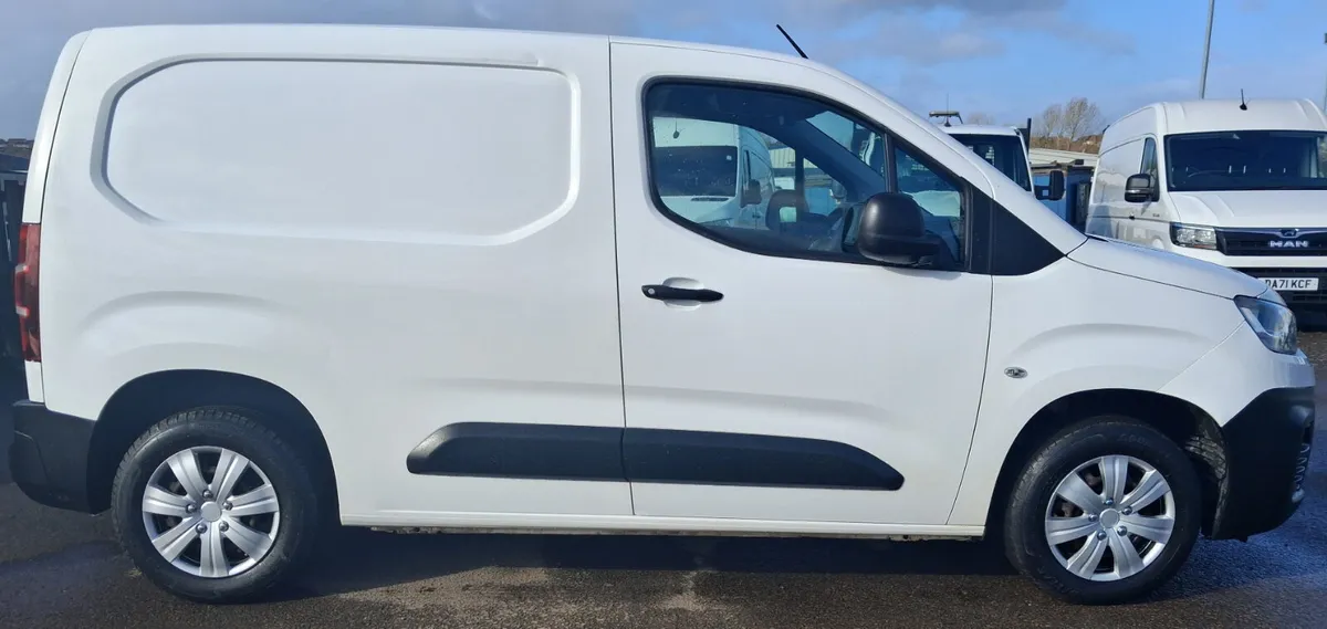 2020 Citroen Berlingo Small Panel Van - Image 2