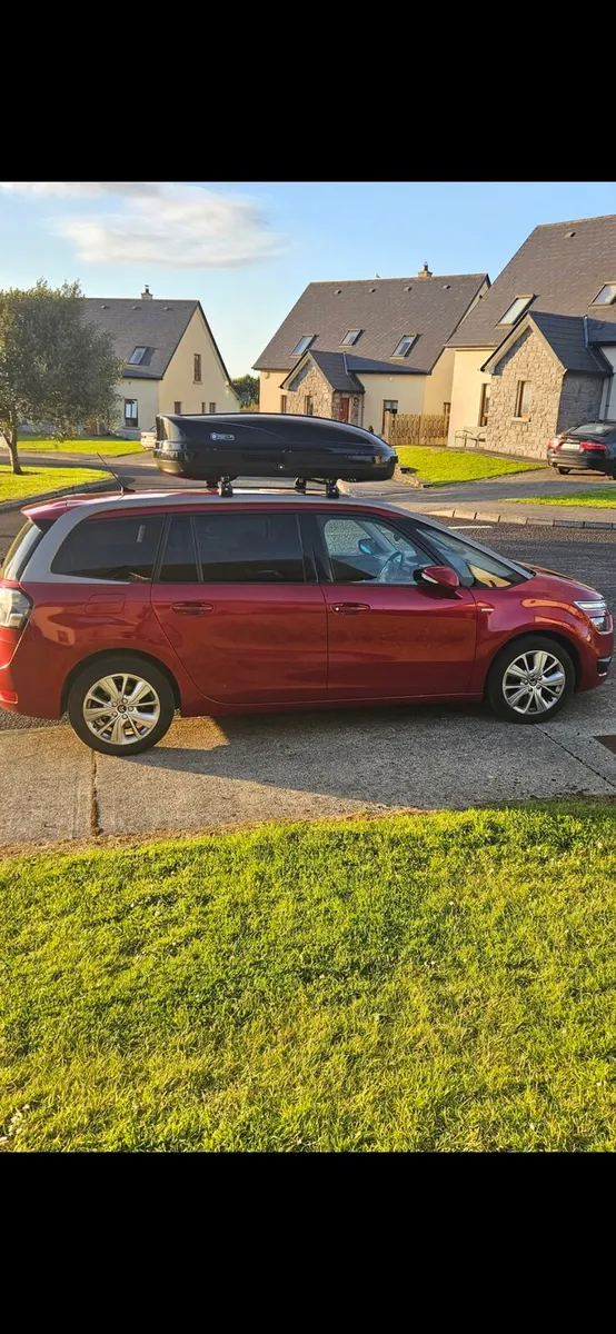 Modula 450L Roof box and roof bars - Image 1
