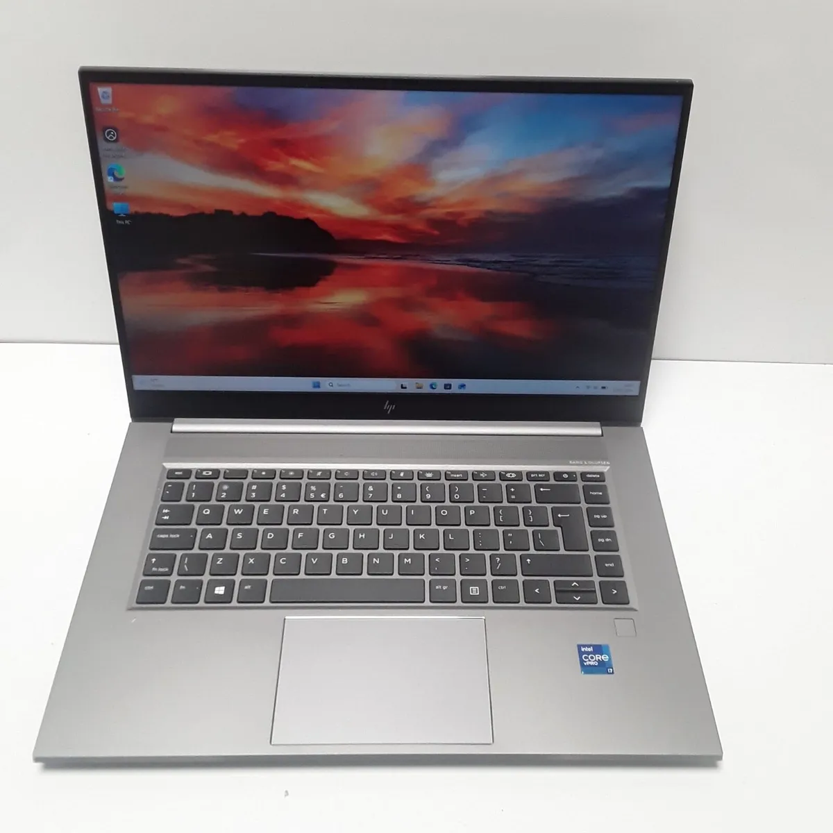 HP ZBook Studio G8 rtx A2000 4gb | 32gb | 1tb SSD - Image 1