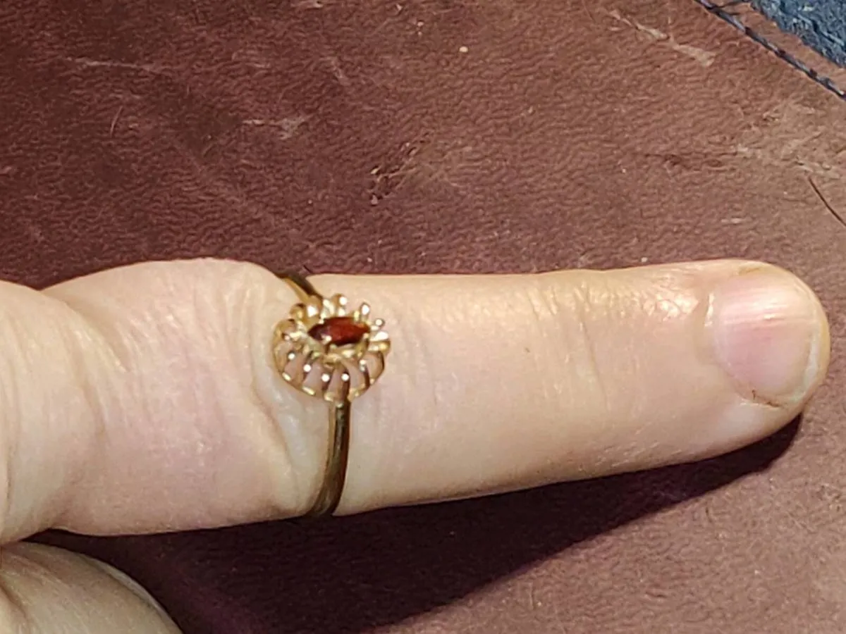 BASKET GARNET, 9CT Gold New Ladies Dress Ring ! - Image 3