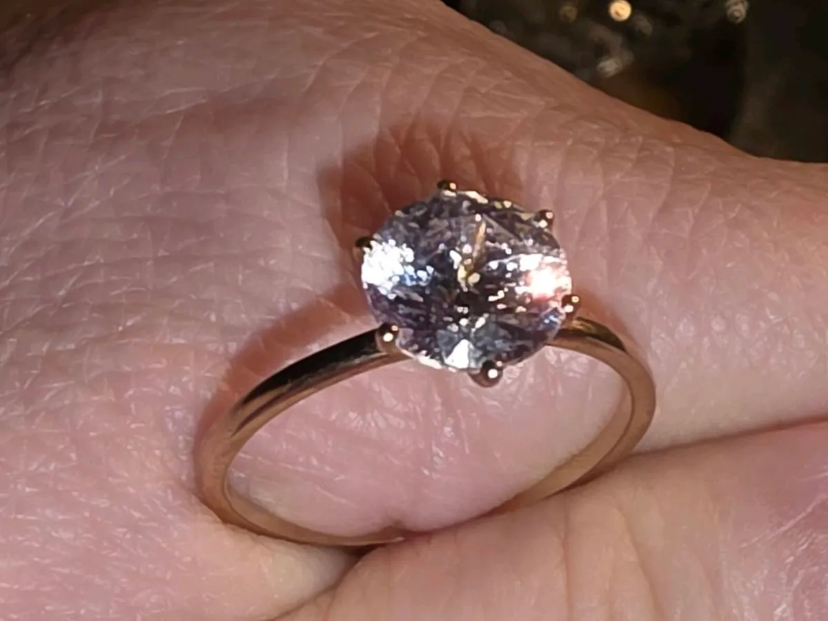 HUGE CRYSTAL SOLITAIRE, 9CT Gold New Dress Ring ! - Image 2