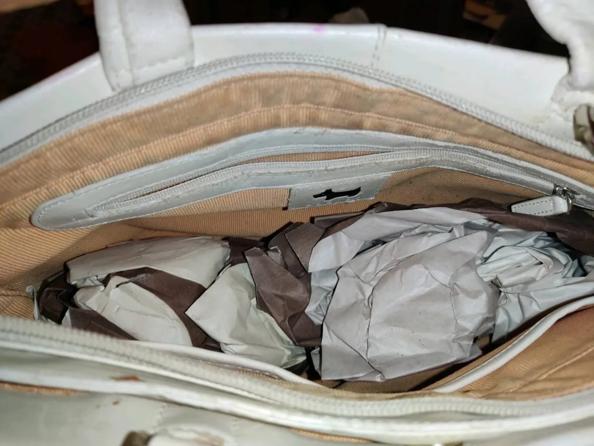 RARE RADLEY DESIGNER, Huge Unisex Leather Bag ! - Image 4