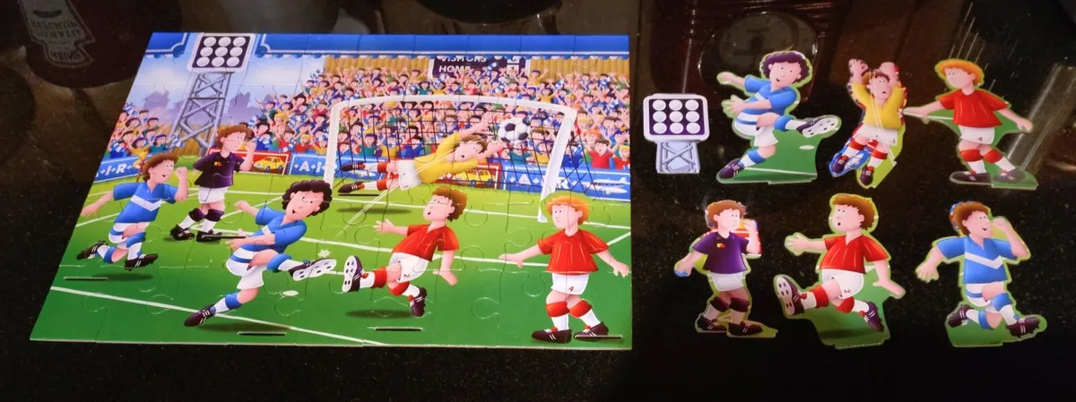 1 soccer Jigsaw Puzzle (used) NO BOX. - Image 3