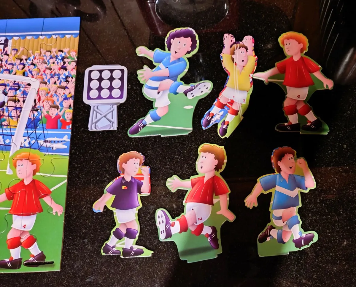 1 soccer Jigsaw Puzzle (used) NO BOX. - Image 4