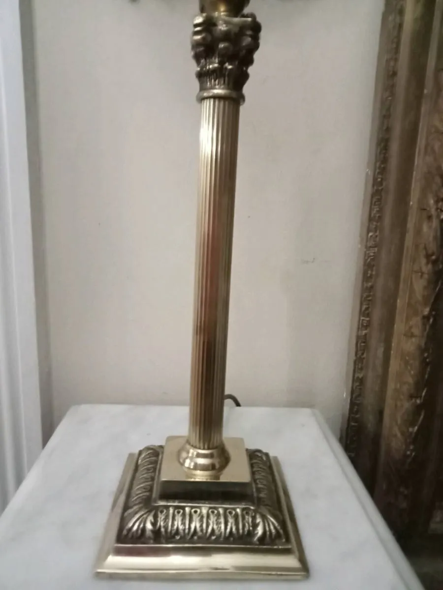 Vintage Corinthian brass lamp POSTAGE AVAILABLE - Image 4
