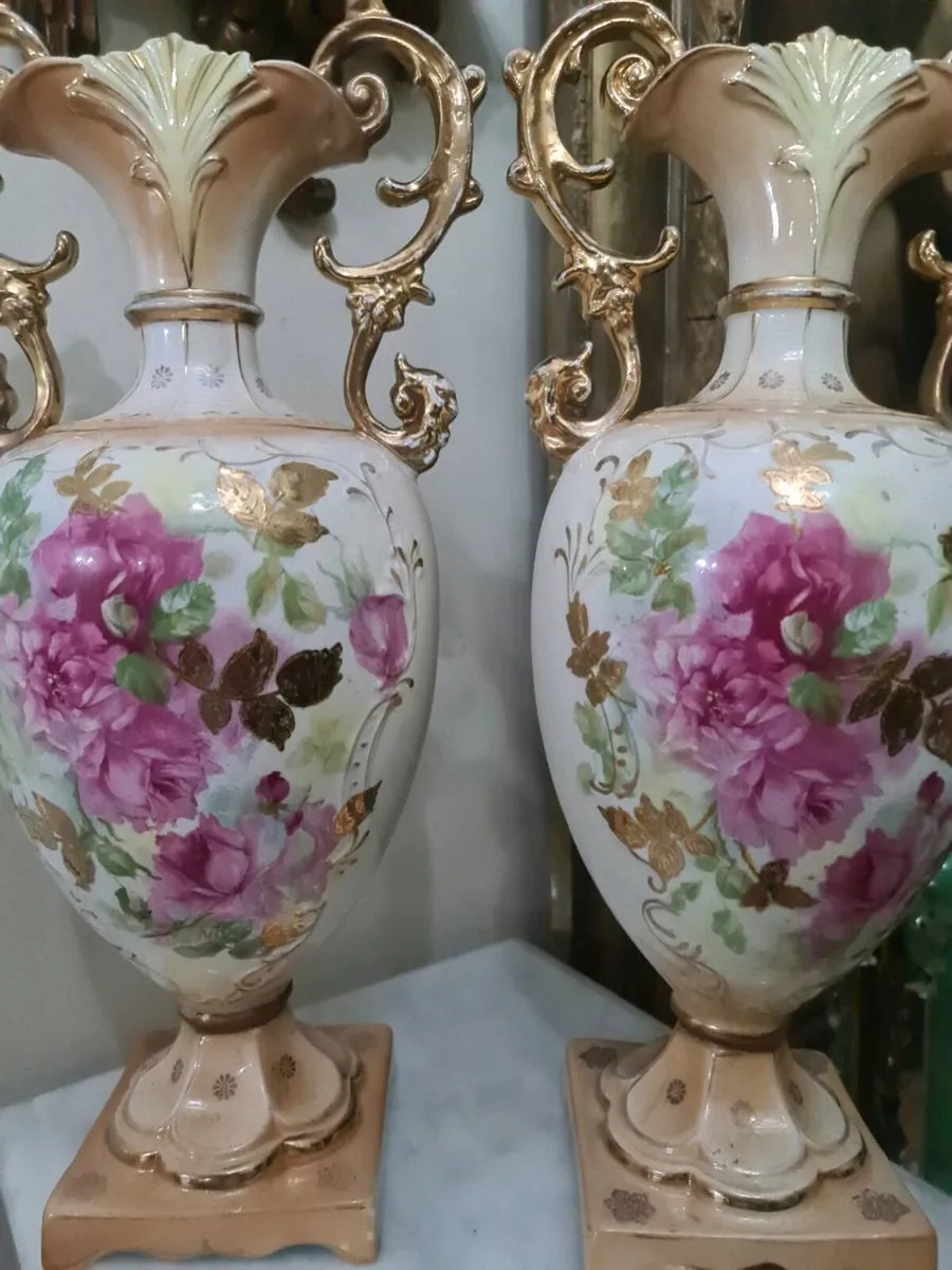 Antique vases SHIPPING AVAILABLE - Image 2