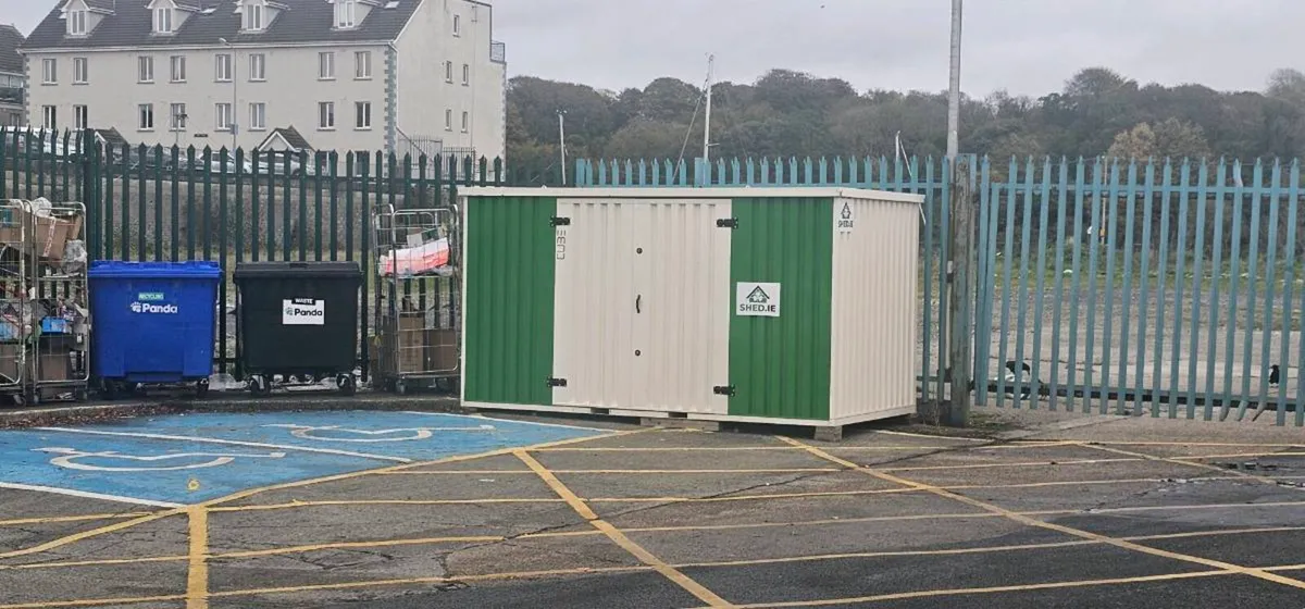 Practical storage solutions,  flatpack container - Image 1