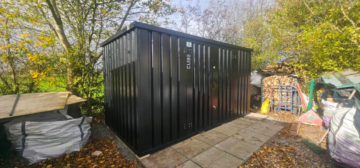 Practical storage solutions,  flatpack container - Image 2