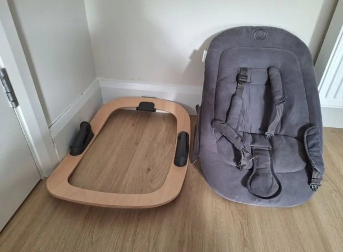 Bugaboo Giraffe Bouncer and Highchair - Image 3