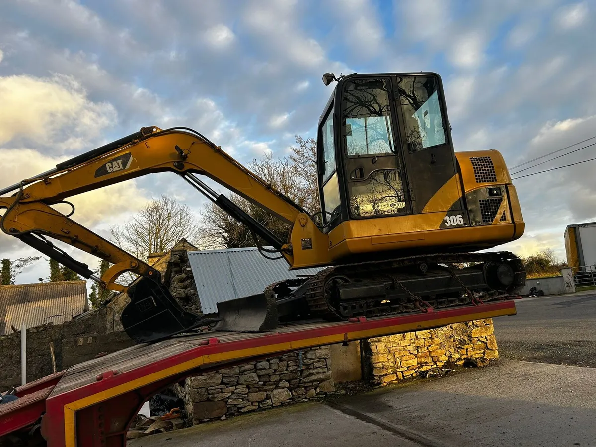 Cat 306 digger 6 ton - Image 1