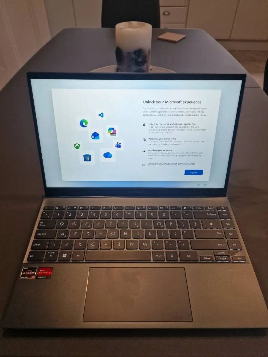 ASUS Zenbook 14 UX425IA - Image 1