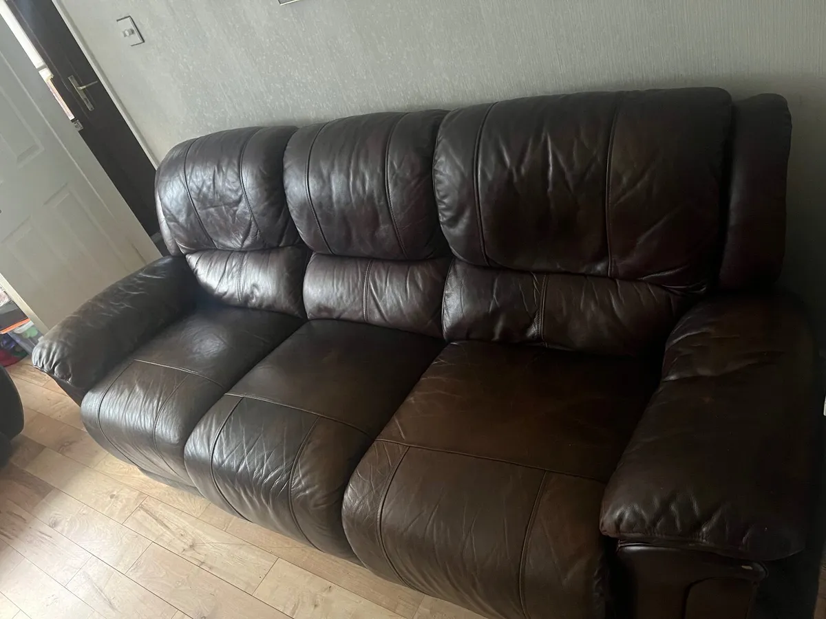 3 Seater leather reclining sofa and two reclining - Image 1