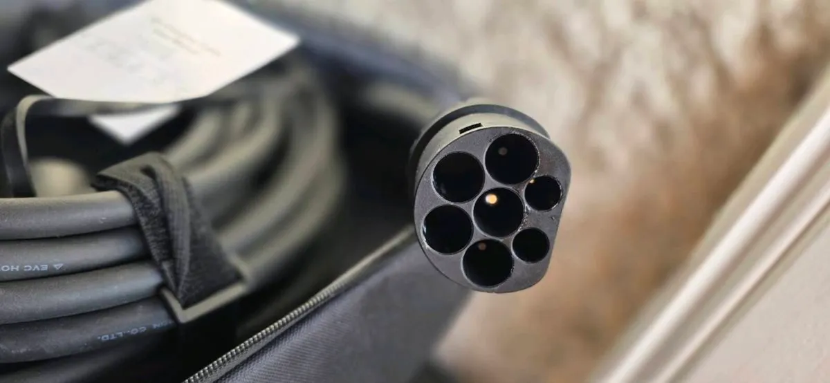 Charging Cable Type 2 to Type 1 10m (US Japan Veh - Image 4