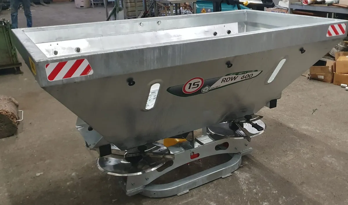 Fertiliser spreader Tolmet - Image 1