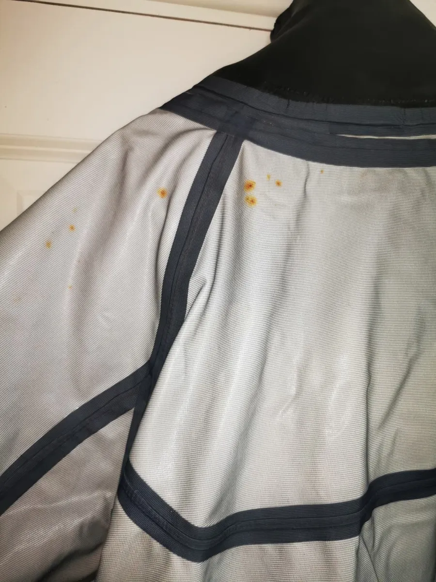 ION Fuse Drysuit for watersports and sailing - Image 3