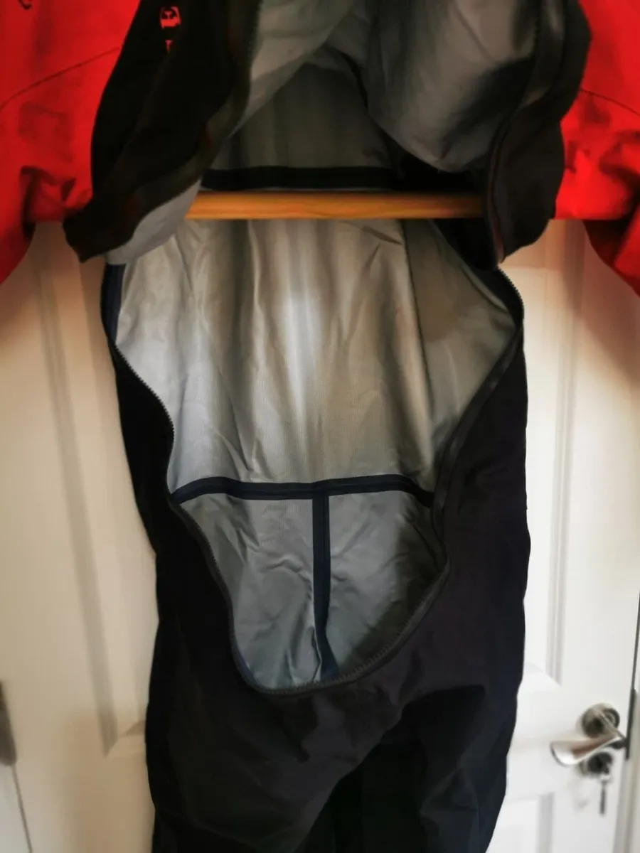 ION Fuse Drysuit for watersports and sailing - Image 3