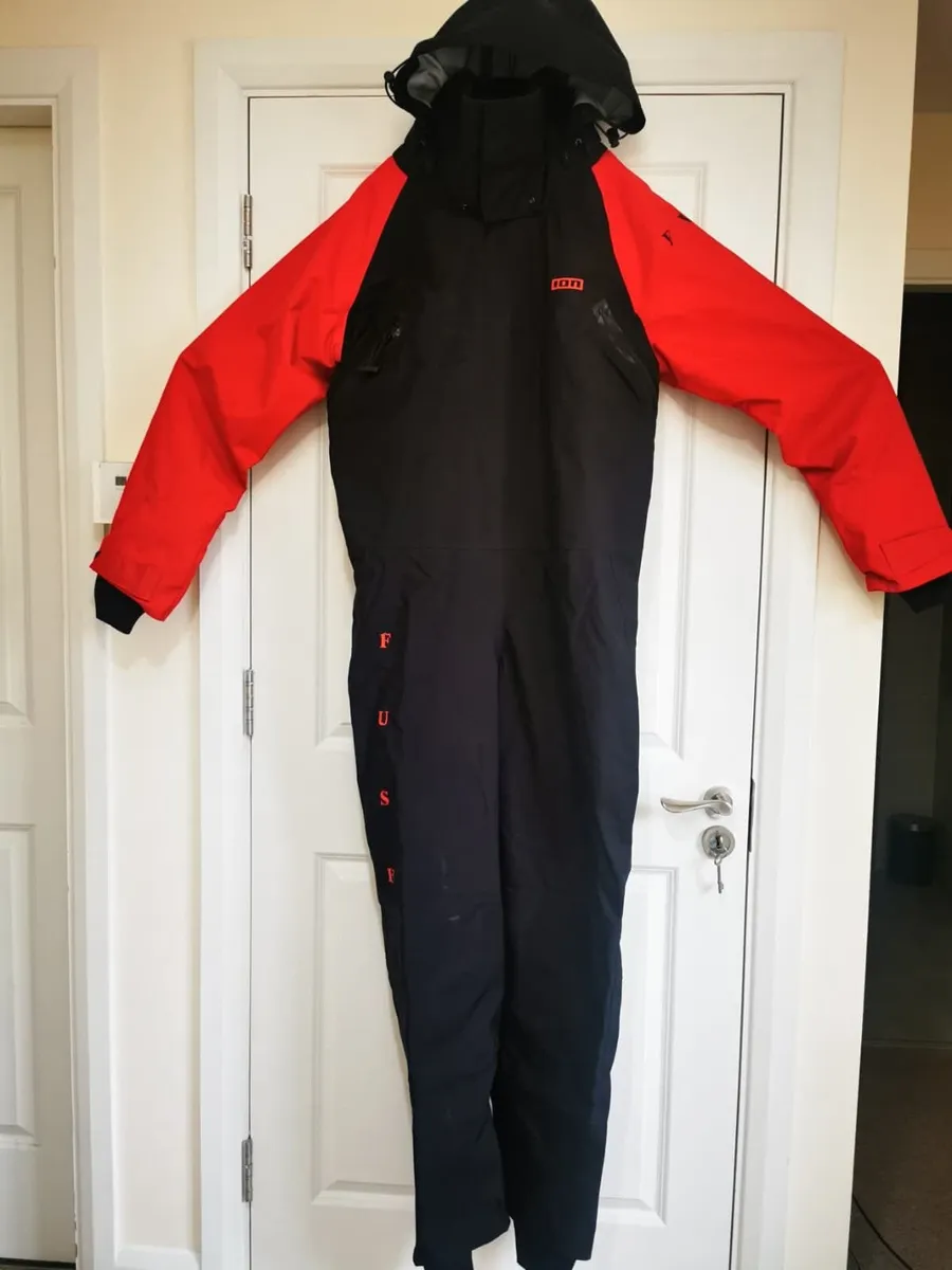 ION Fuse Drysuit for watersports and sailing - Image 4