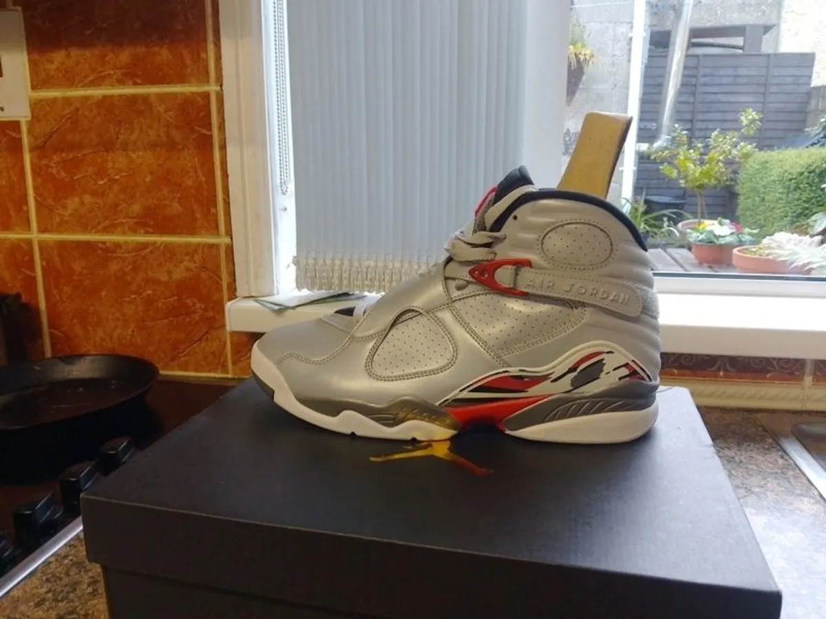 Air Jordan (bugs bunny) - Image 1