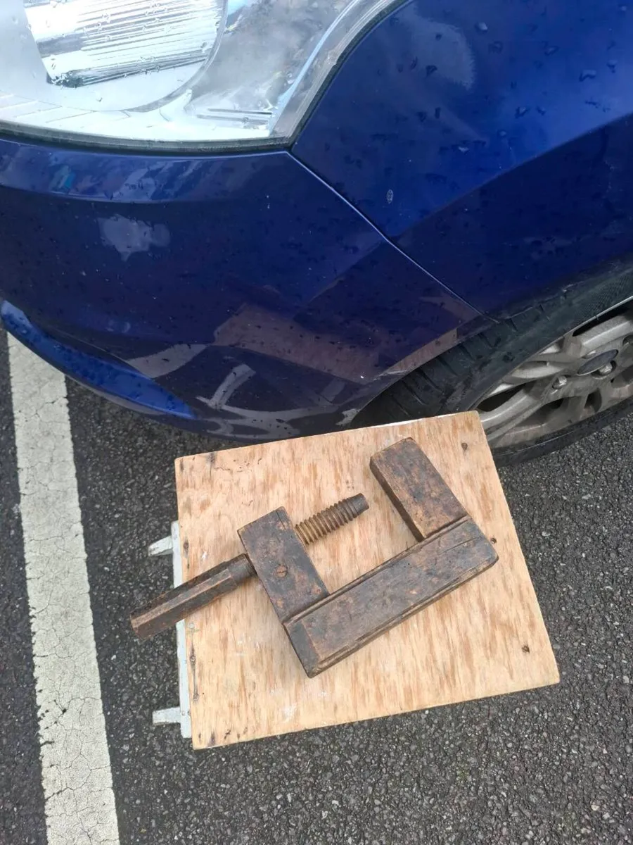Vintage wood clamp tool - Image 1